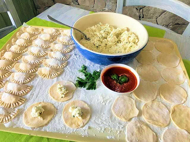 Ravioli con Ripieno di Ricotta, Formaggio e Prezzemolo